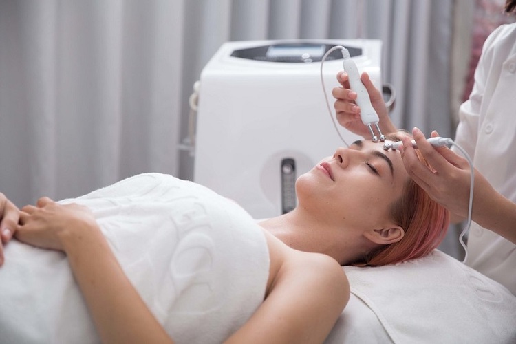 Clinic Spa là mô hình spa chuyên cung cấp các dịch vụ thẩm mỹ có kỹ thuật cao