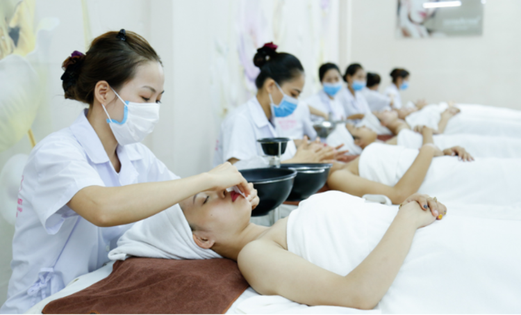 Kỹ thuật viên spa cần có những kiến thức chuyên môn nhất định