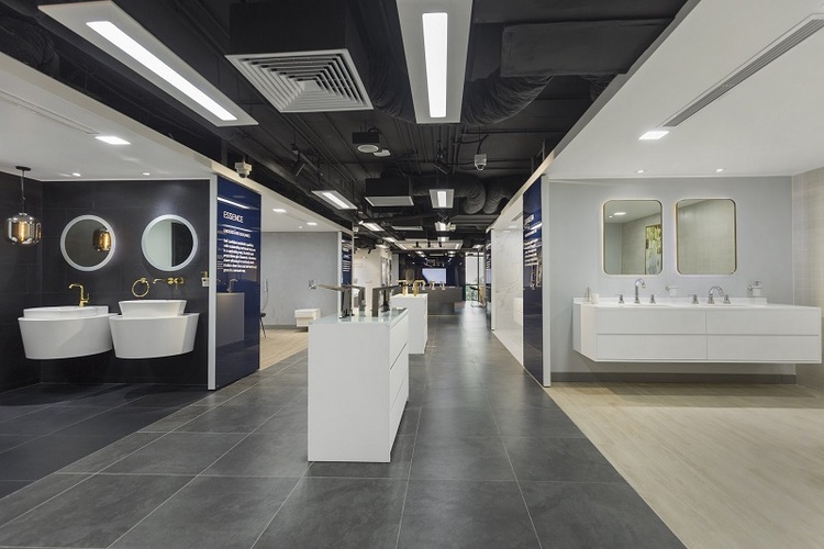Showroom là nơi có không gian rộng lớn để bố trí các mặt hàng cần tiếp thị