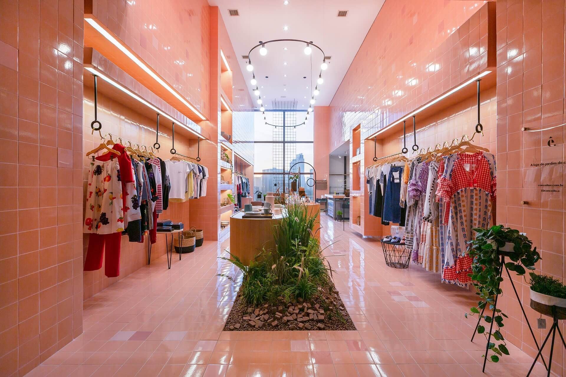 11+ mẫu thiết kế shop quần áo nữ nhỏ đẹp ấn tượng, không thể rời mắt 5