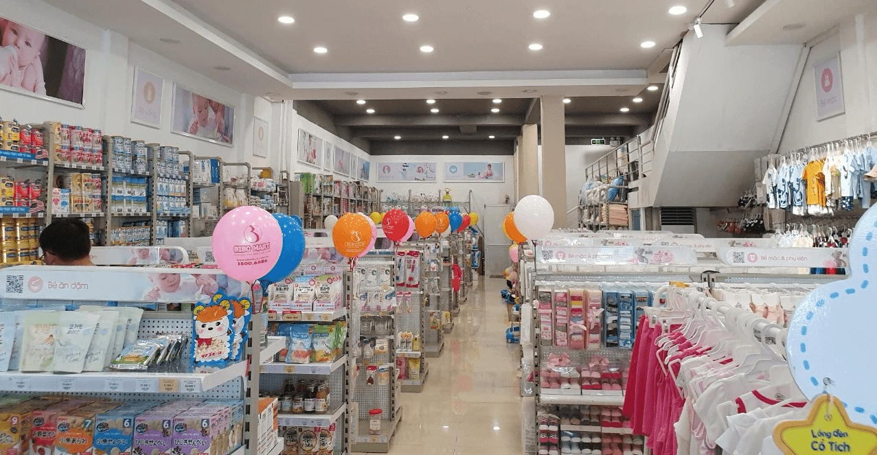 trang trí cửa hàng quần áo trẻ em Pendecor