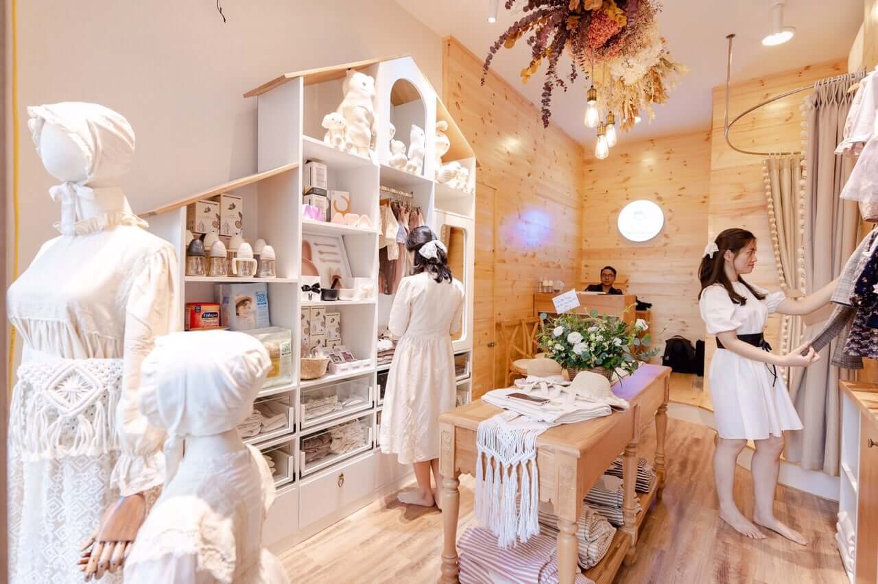 thiết kế shop mẹ và bé nhỏ