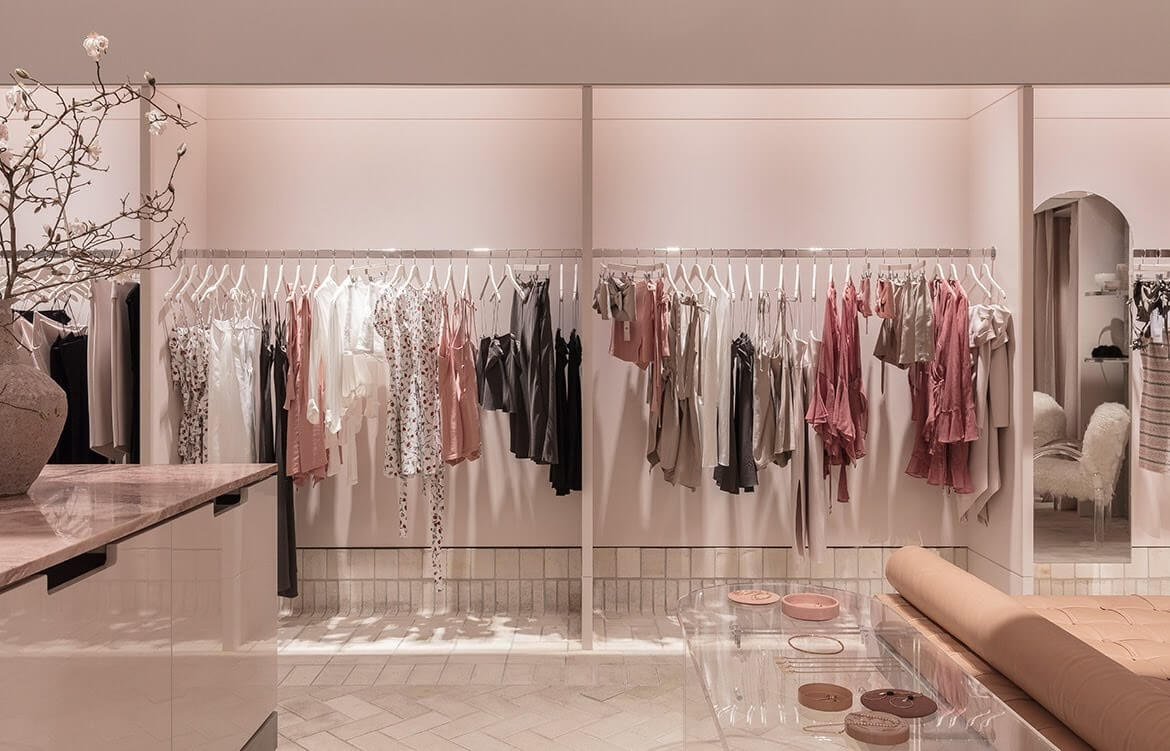 trang trí shop quần áo nữ nhỏ Pendecor