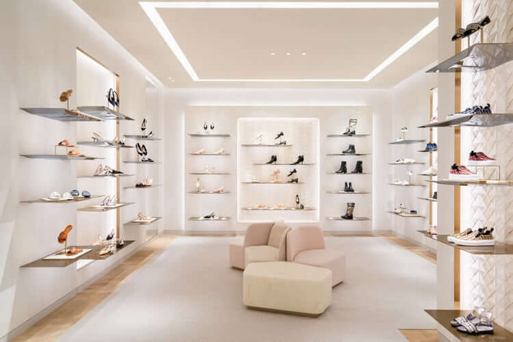trang trí shop giày dép Pendecor