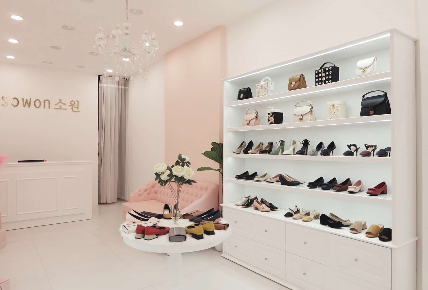 thiết kế shop giày thể thao Pendecor