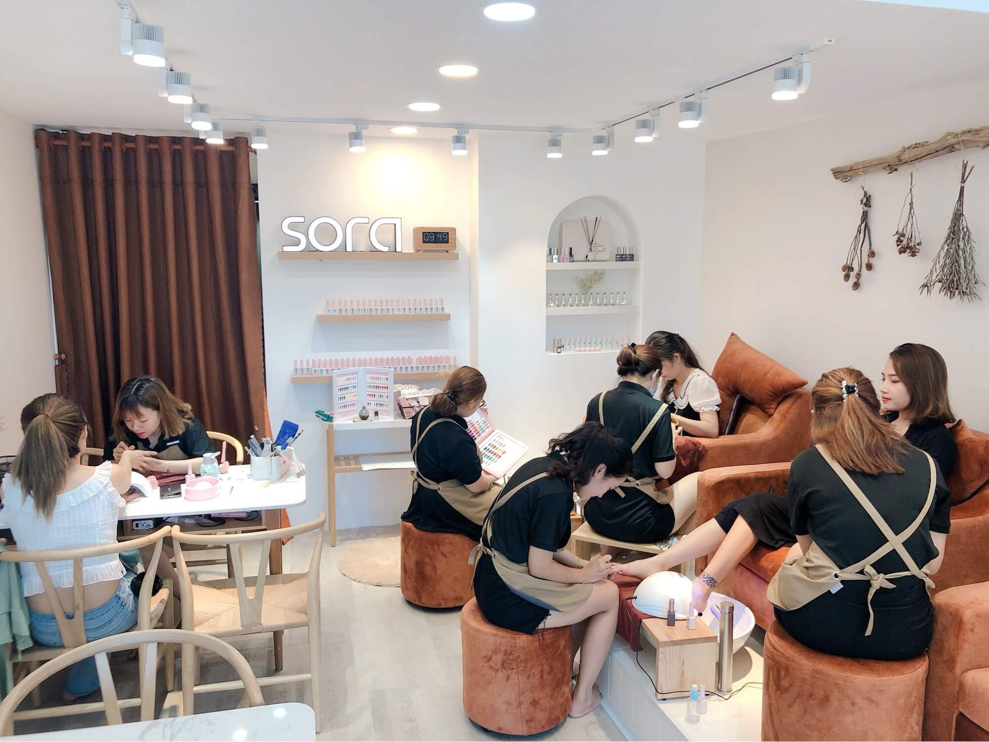 thiết kế tiệm nail nhỏ đẹp Pendecor