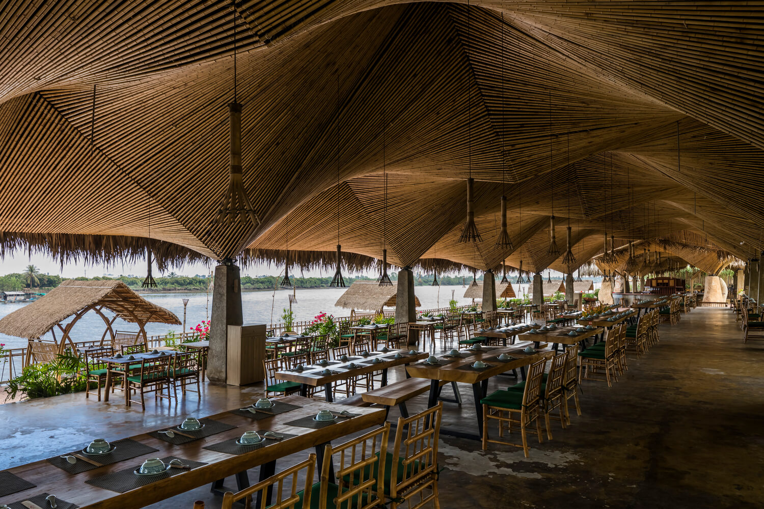 thiết kế nhà hàng nổi Pendecor