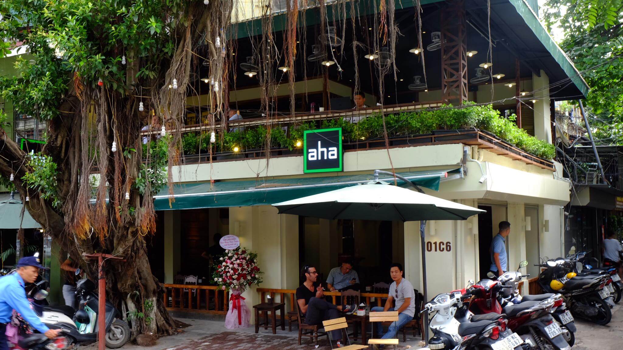 thiết kế quán cà phê góc phố Pendecor