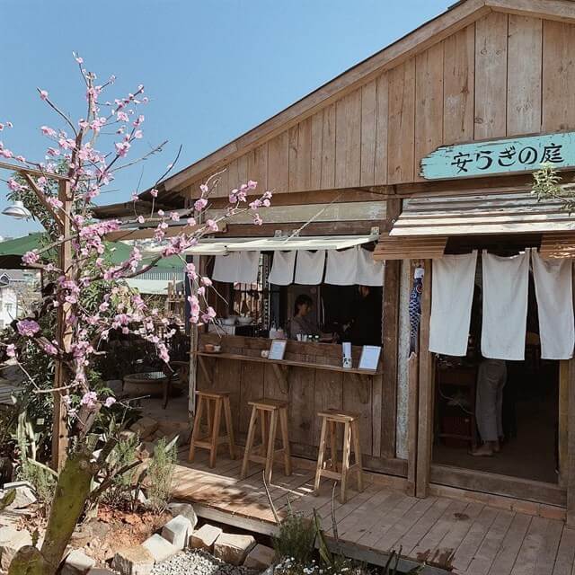 mẫu quán cafe đẹp Pendecor