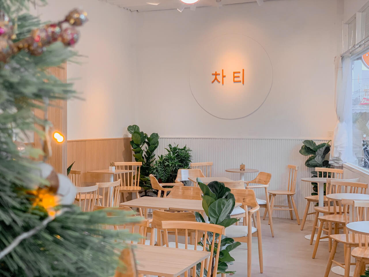 mẫu quán trà sữa đẹp Pendecor